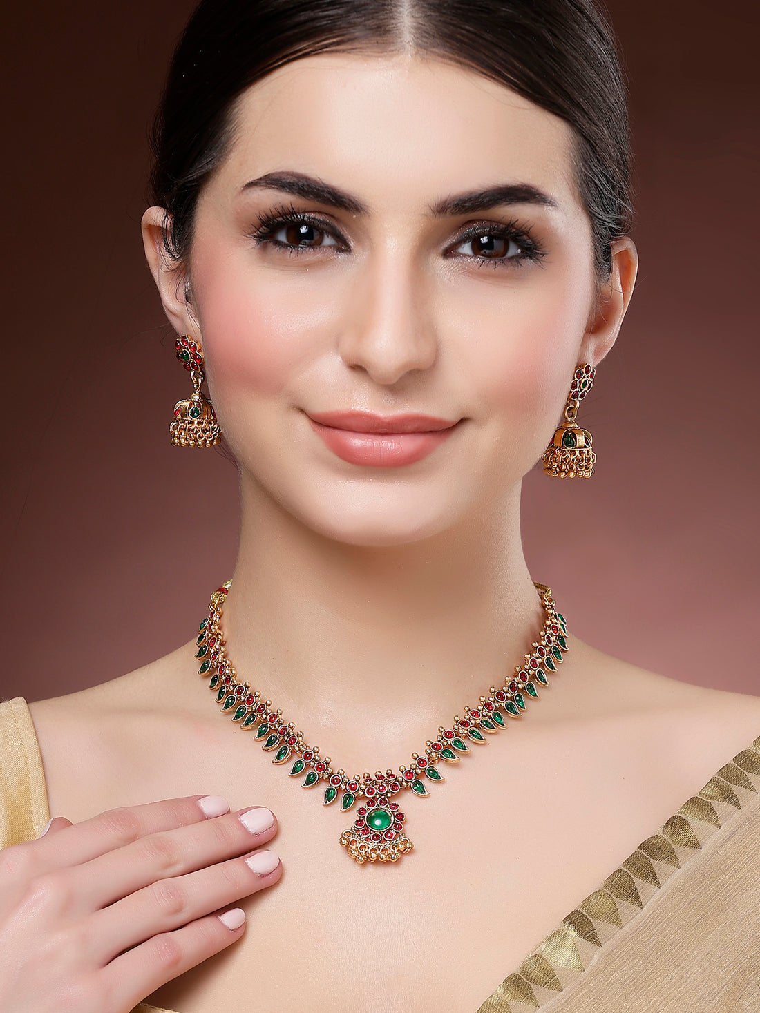 Karatcart Red and Green Stone Floral Design Jewellery Set for Women