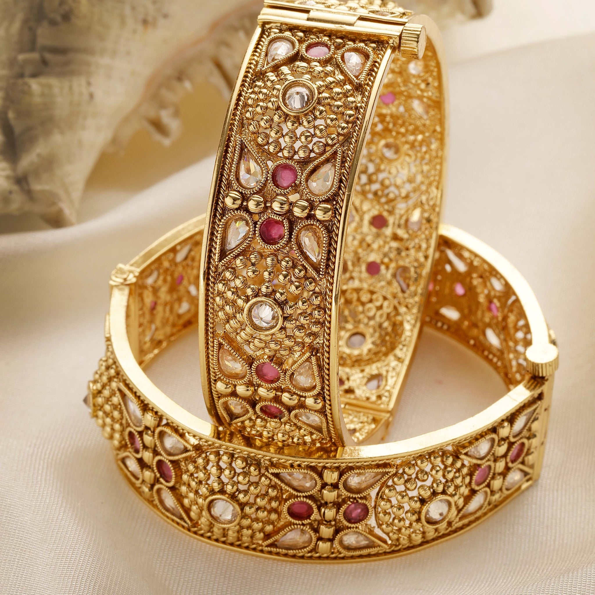 Karatcart Set of 2 Gold Plated Round Floral Design Kundan Bangles for Women