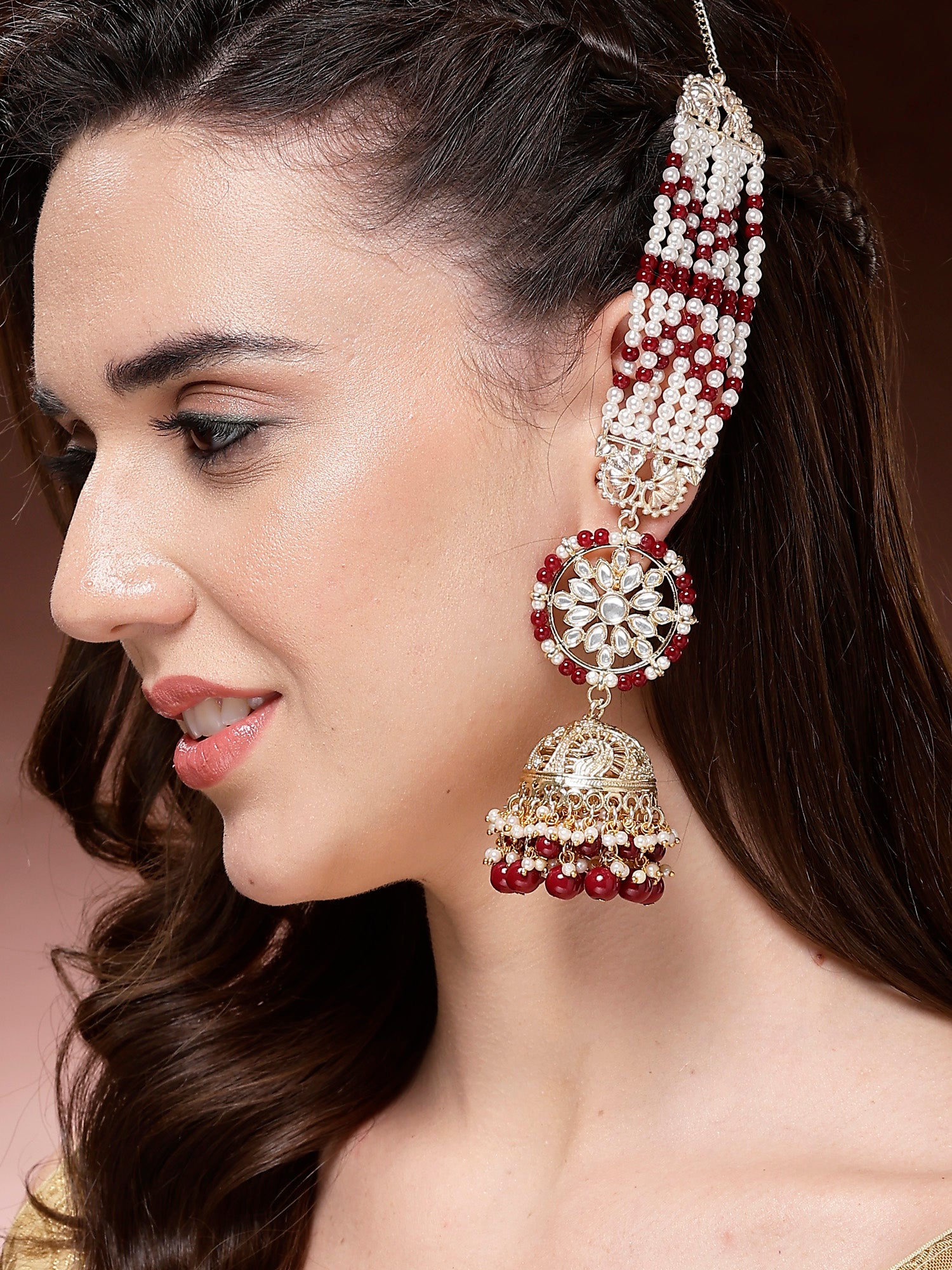 Karatcart Traditional Gold Plated Floral Red Beaded Kundan Jhumki Earrings with Pearl Kaanchain - view 3