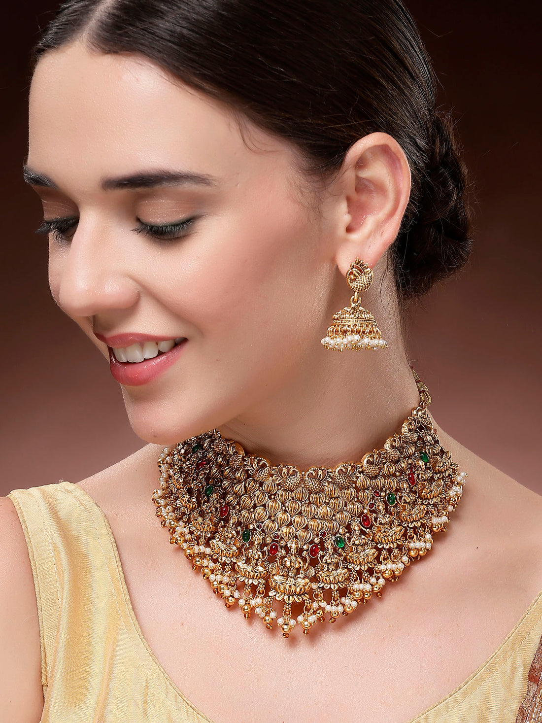 Karatcart Classic Laxmi Mata Design Choker Temple Jewellery Set for Women