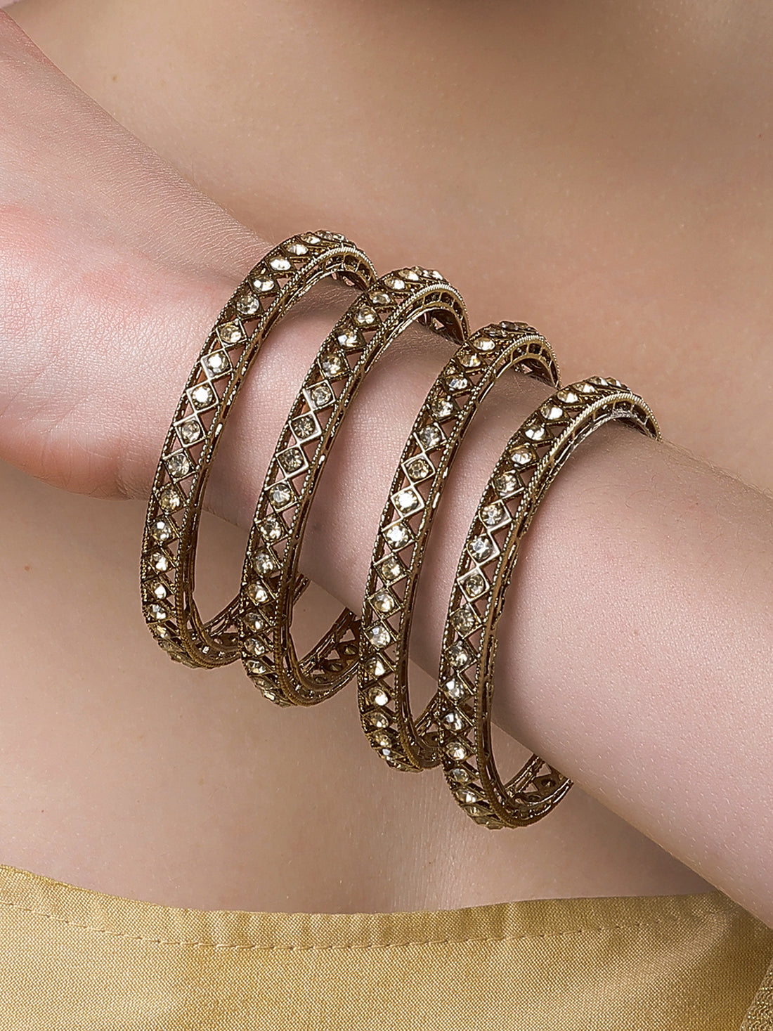Karatcart Set of 4 Diamond Shape Kundan Studded Antique Gold Plated Bangles for Women