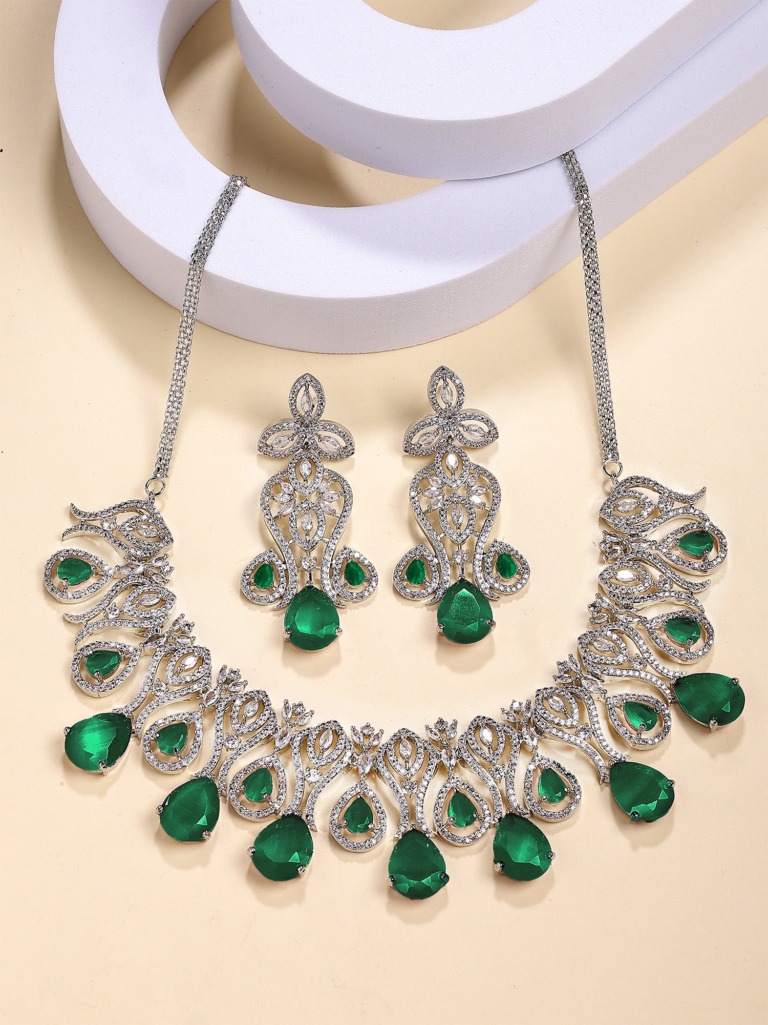 Karatcart Traditional Royal Design Green American Diamond Necklace Set for Women