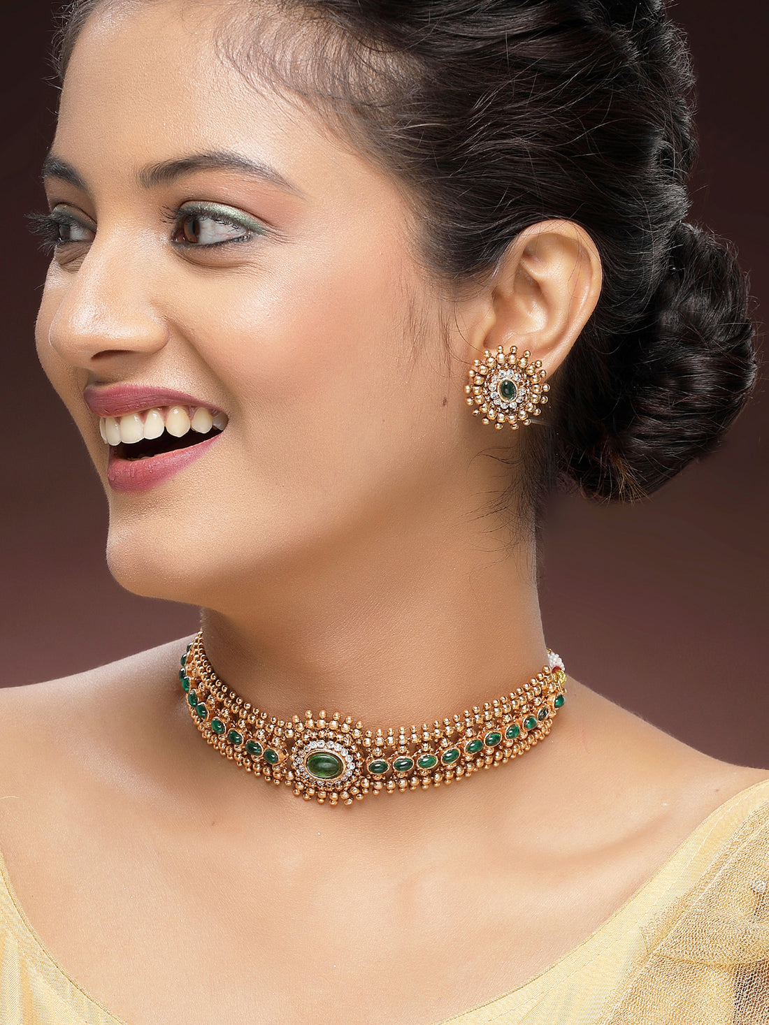 KARATCART Elegant Gold-Plated Green Oval Stone Choker Necklace Set for Women