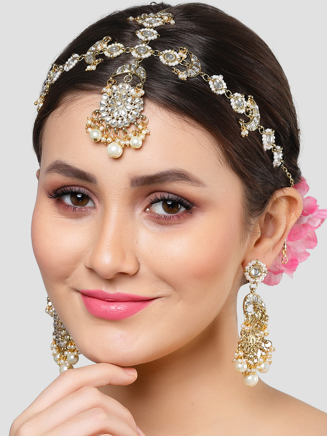 Karatcart Gold Plated Floral Kundan Earring and Mathapatti Set for Women
