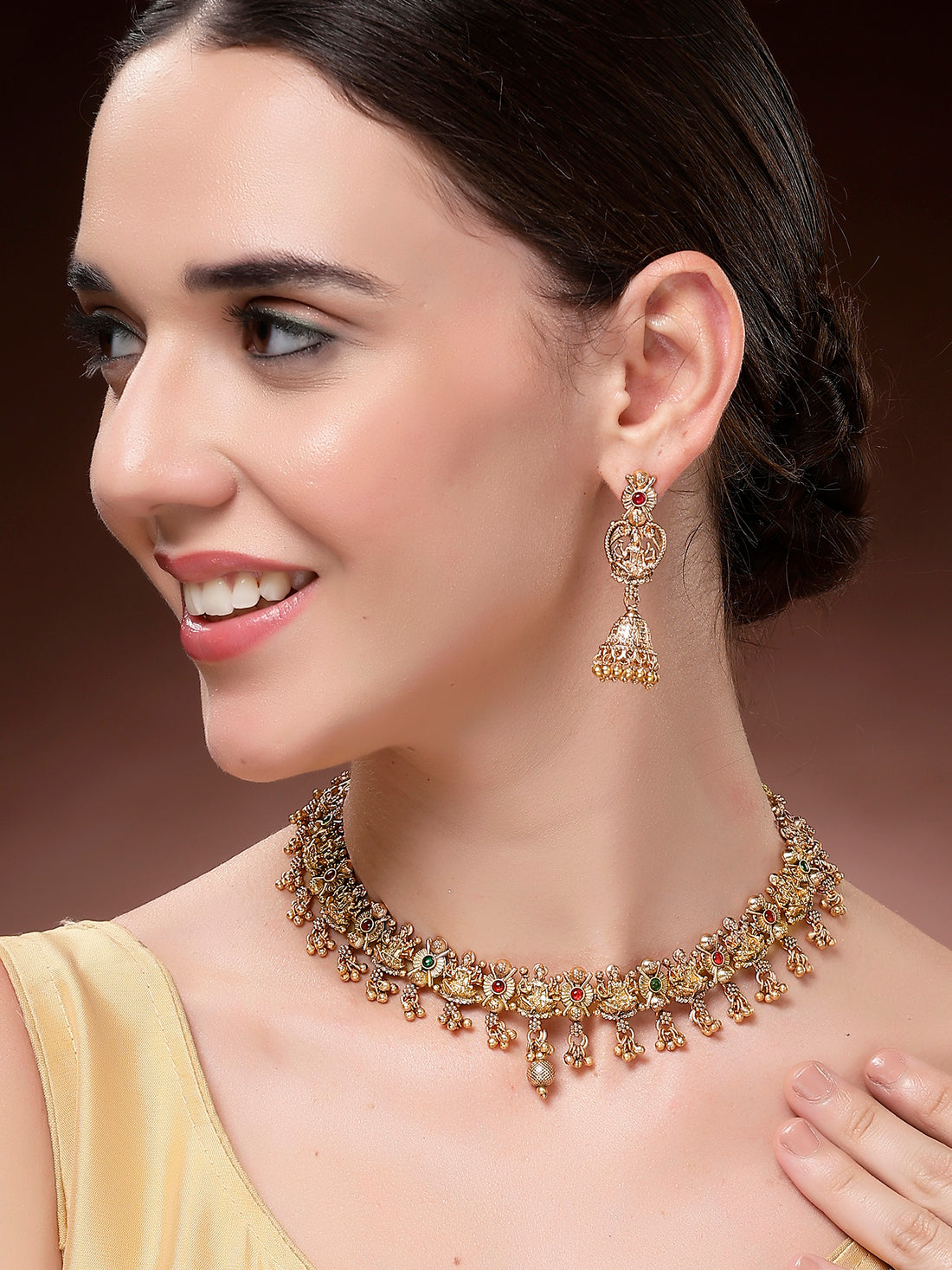 Karatcart Traditional Red and Green Stone Laxmi Mata Temple Jewellery Set for Women