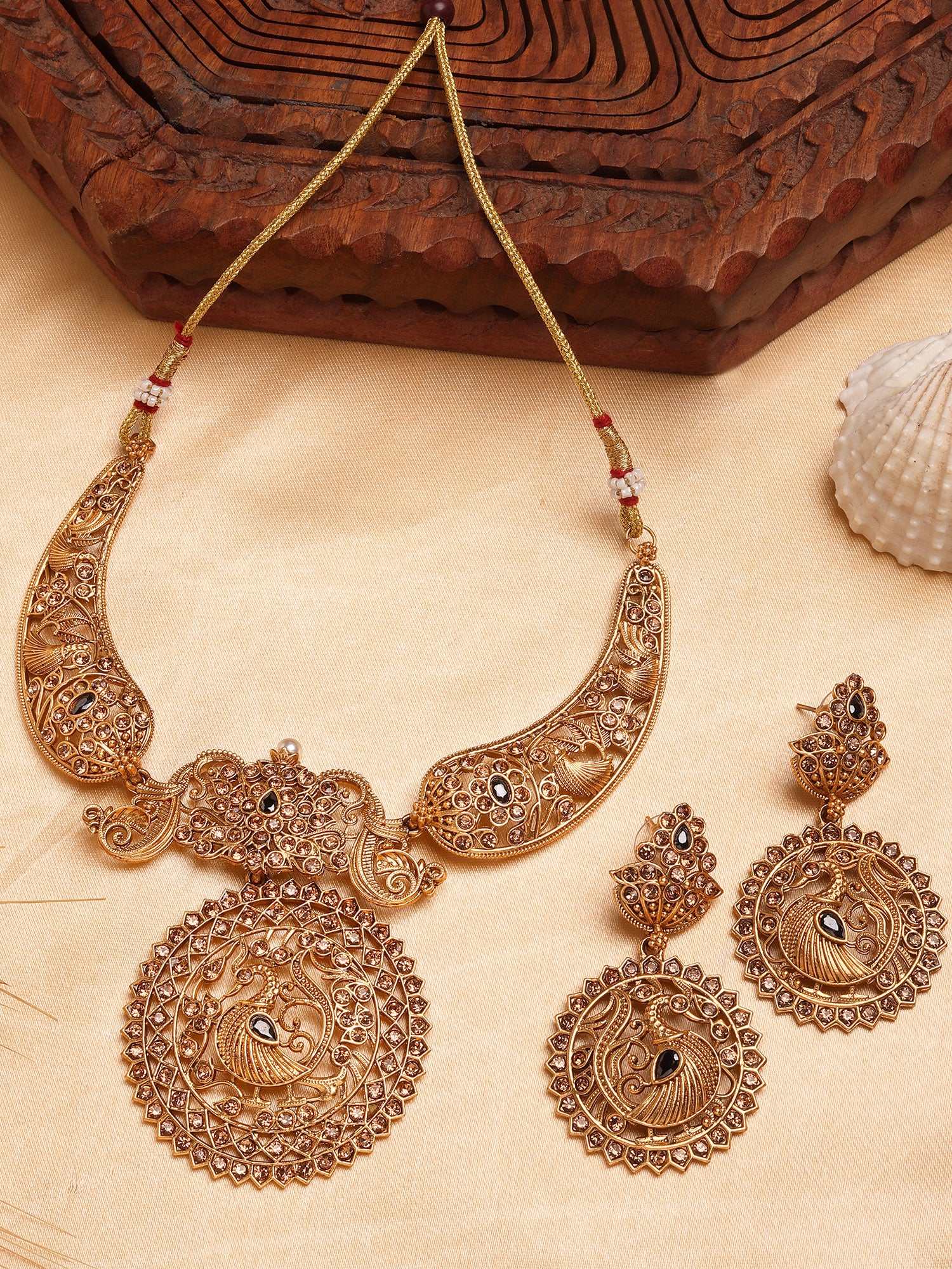 Karatcart Antique Gold Plated Stone Studded Necklace Set for Women