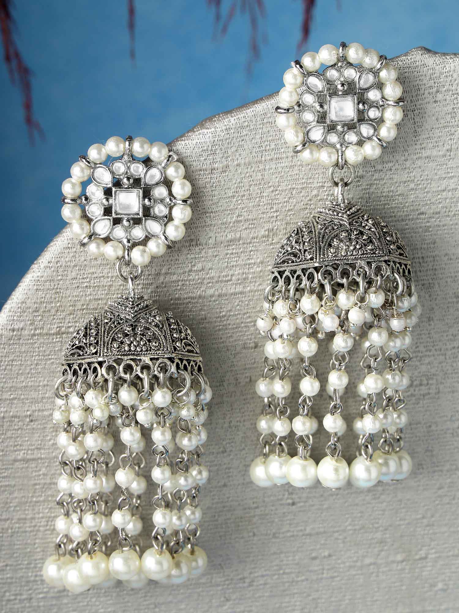 Karatcart Oxidised Silver Pearl Studded Kundan Jhumki Earrings for Women - view 3