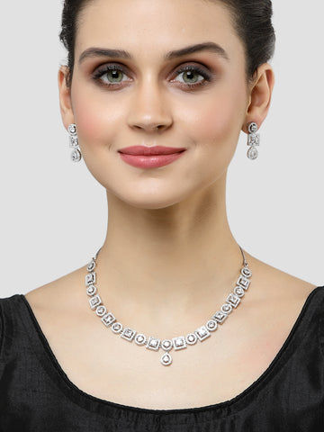 Karatcart Silver Tone White Cubic Zirconia Studded Necklace Set