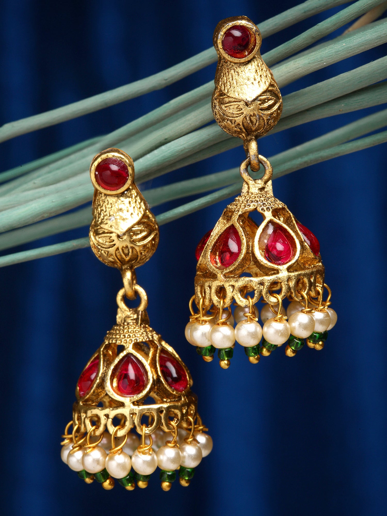 Karatcart Gold Plated Red Kundan and Pearl Studded Jhumki Earrings for Women - view 3