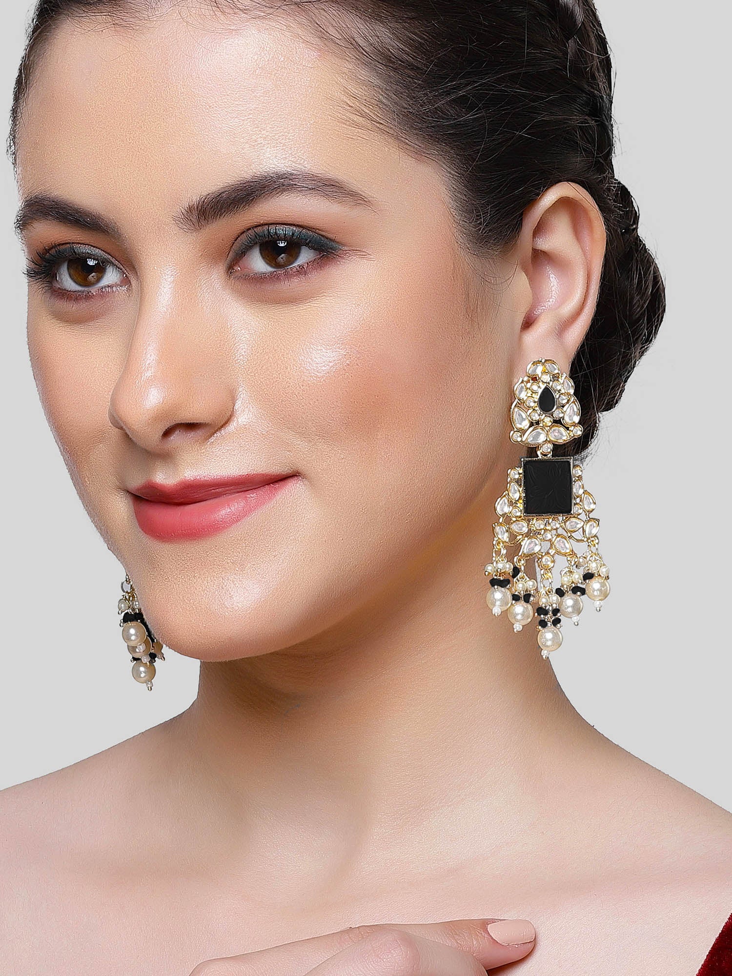 Karatcart Gold Plated Black Carved Stone Kundan Drop Earrings for Women