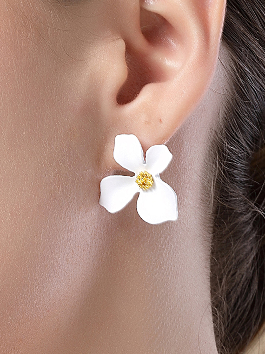 Bohey by KARATCART White Floral Design Stud Earrings for Women