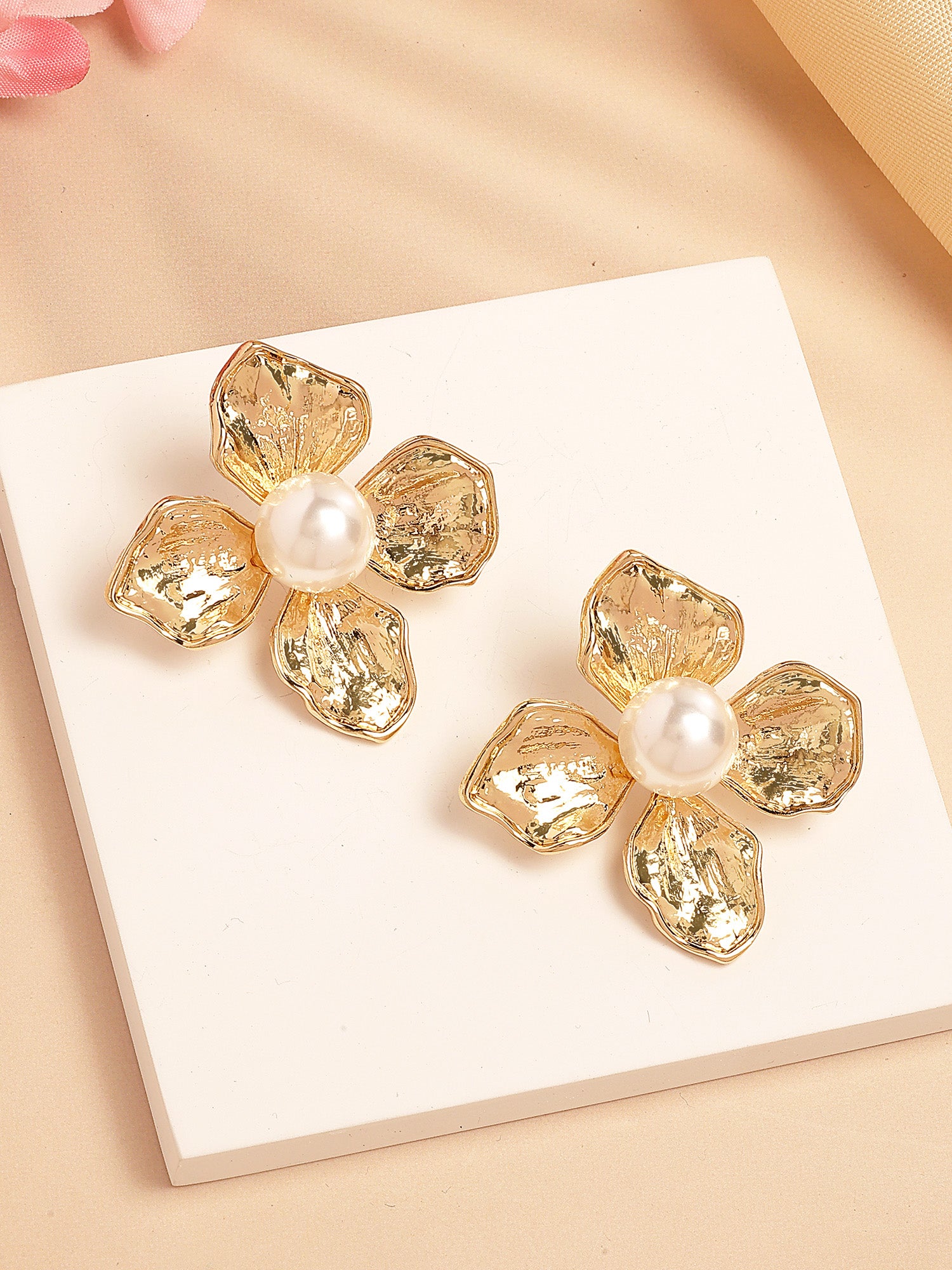 Bohey by KARATCART Gold Plated Floral Stud Earrings for Women