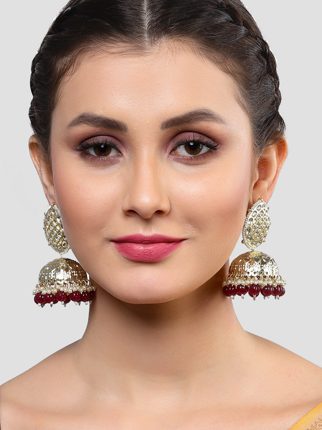 Karatcart Gold Plated Drop Shaped Red Beads Kundan Jhumki Earrings for Women