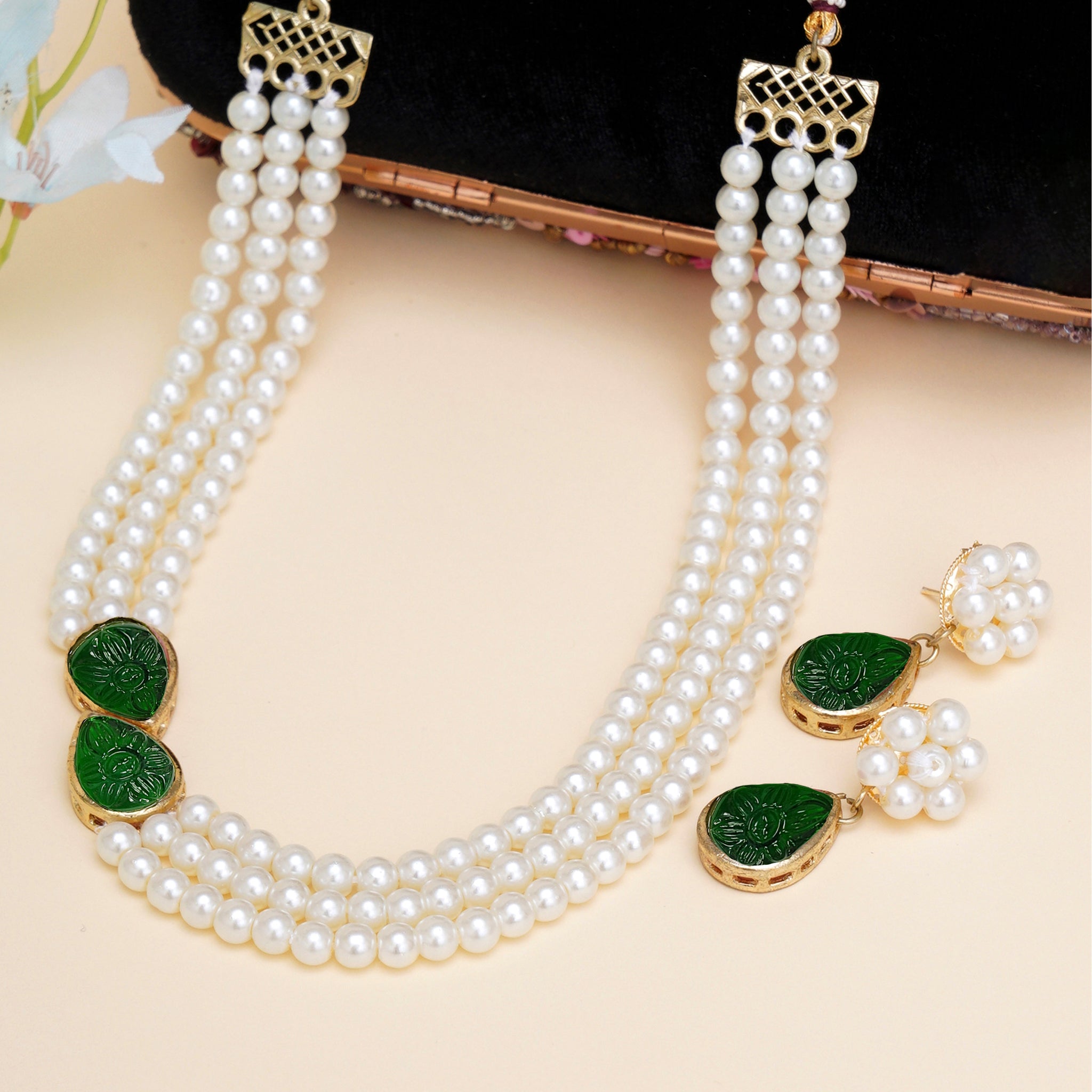 Karatcart Green Stone Studded Pearl Kundan Necklace Set for Women