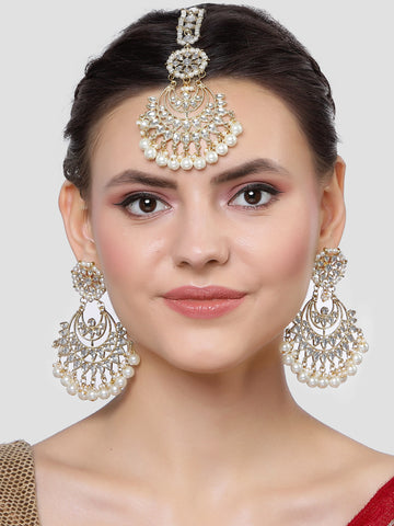 Karatcart Gold Plated White Pearl Beaded Kundan Earrings and Maangtikka Combo for Women