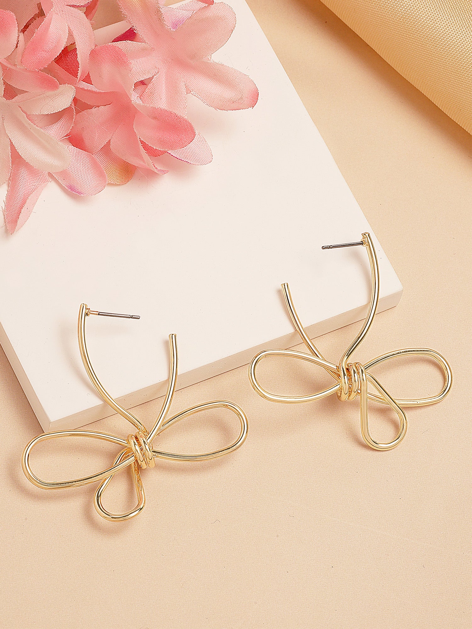 Bohey by KARATCART Gold Plated Floral Stud Earrings for Women