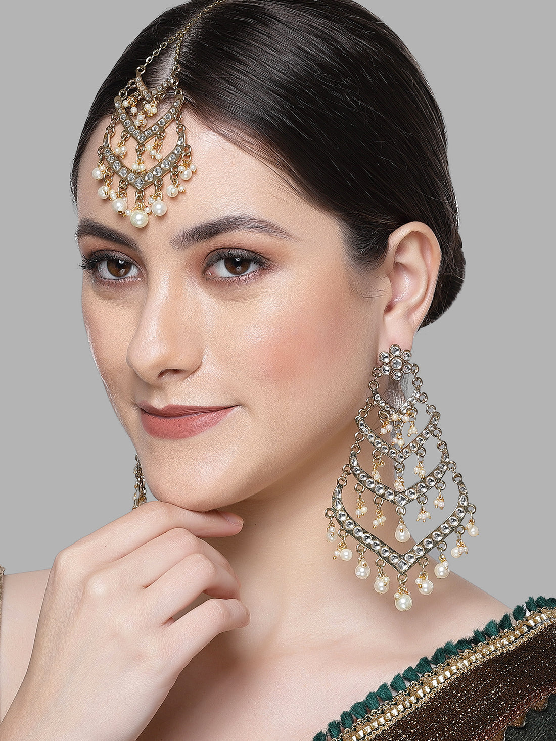 Karatcart Gold Plated Pearl and Kundan Earring and Maangtikka Set for Women