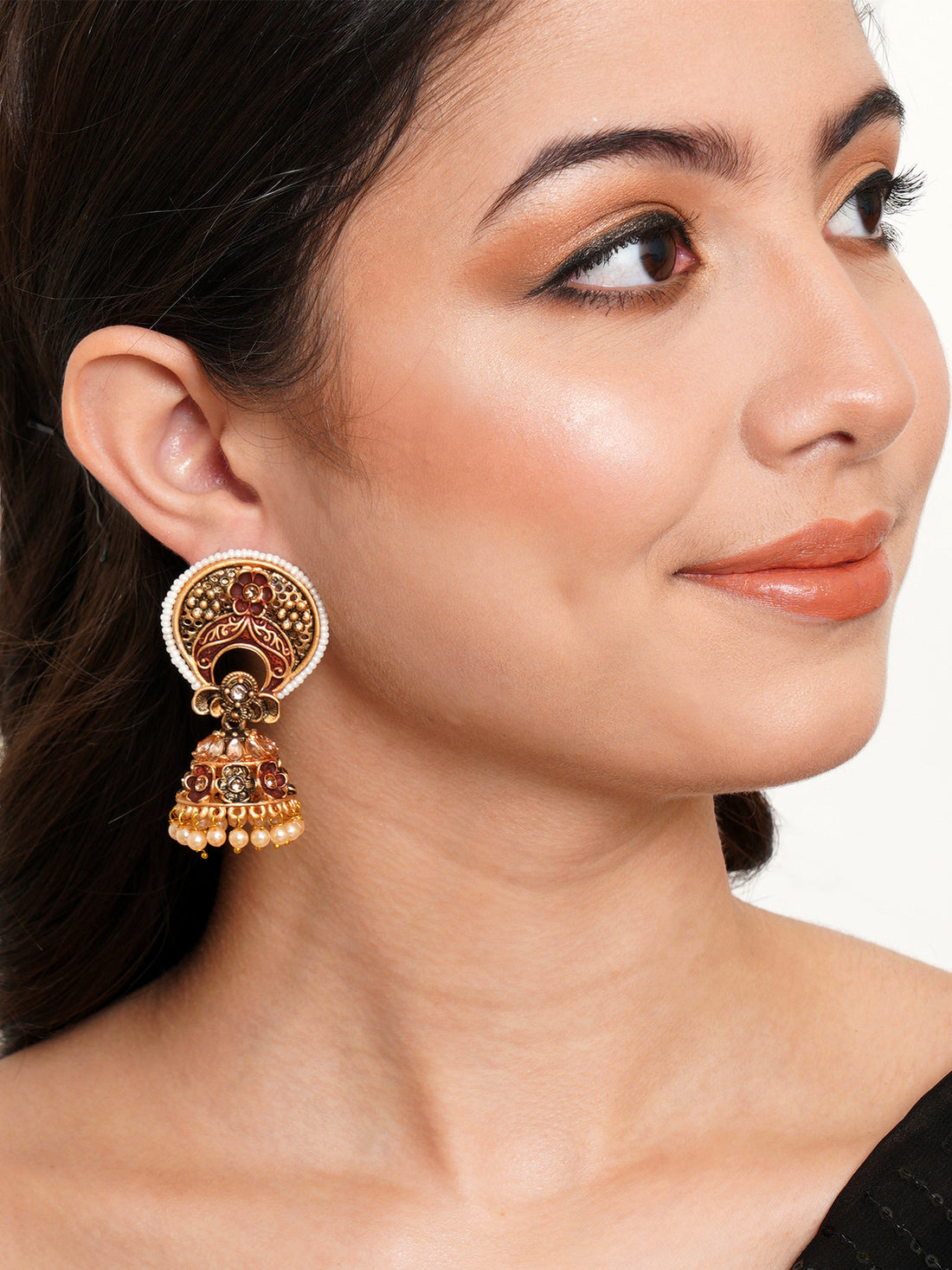 Karatcart Antique Gold Plated White Beaded Maroon Floral Jhumki Earrings for Women