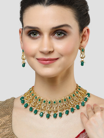 Karatcart Gold Plated Green Tumble and Kundan Studded Necklace Set