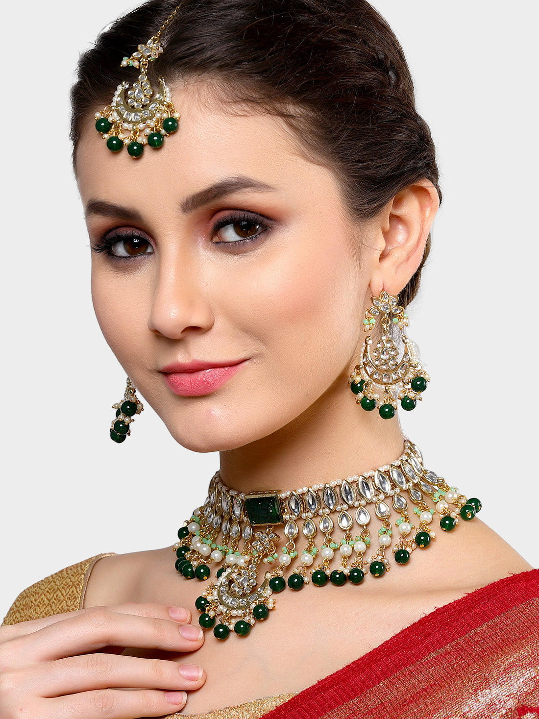 Karatcart Gold Plated Green Beads and Pearl Kundan Choker Necklace Set for Women