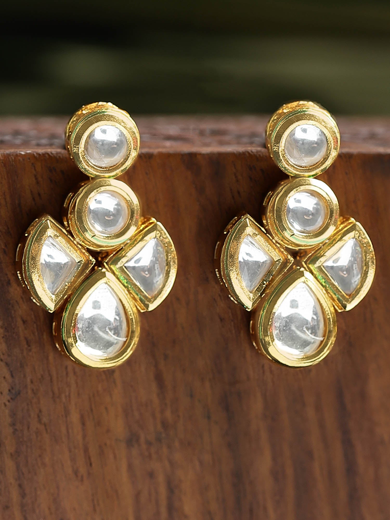 Karatcart Polki Kundan Gold-Plated Stud Earrings for Women - view 3