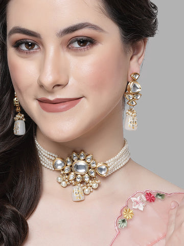 Karatcart White Tumble and Pearl Studded Polki Kundan Choker Necklace Set for Women