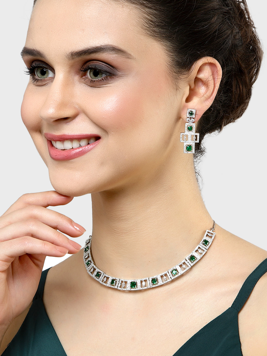 Karatcart Silver Tone Green Cubic Zirconia Studded Necklace Set