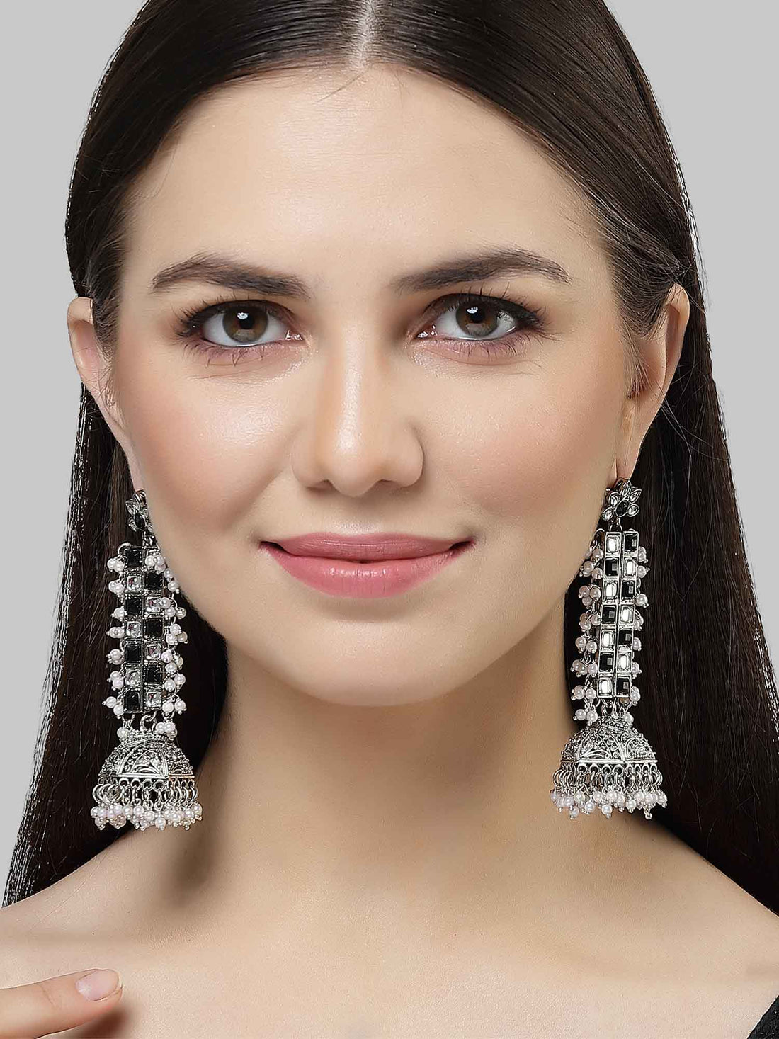 Karatcart Oxidised Silver Black and White Kundan Jhumki Drop Earrings for Women