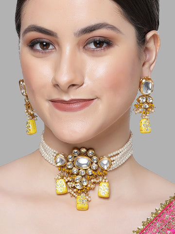 Karatcart Yellow Tumble and Pearl Studded Polki Kundan Choker Necklace Set for Women