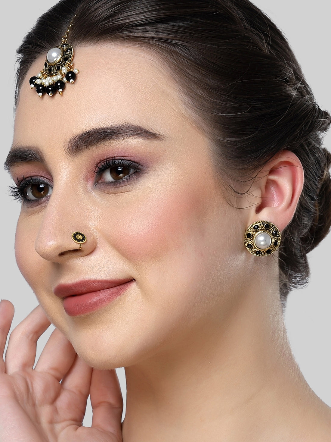 Karatcart Gold Plated Black Stone and Beads Studded Earrings with Maangtikka and Nath Combo