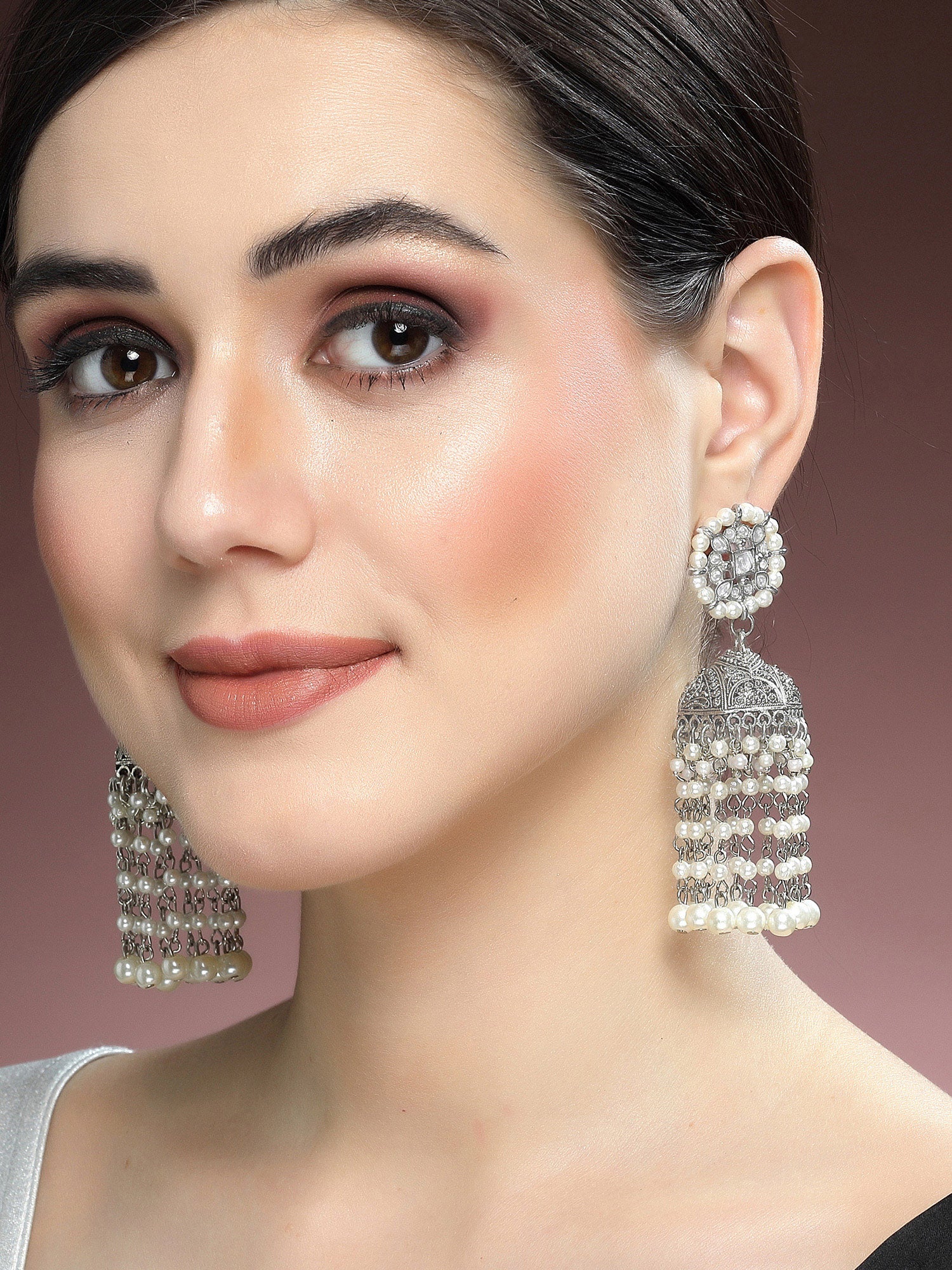 Karatcart Oxidised Silver Pearl Studded Kundan Jhumki Earrings for Women - view 2