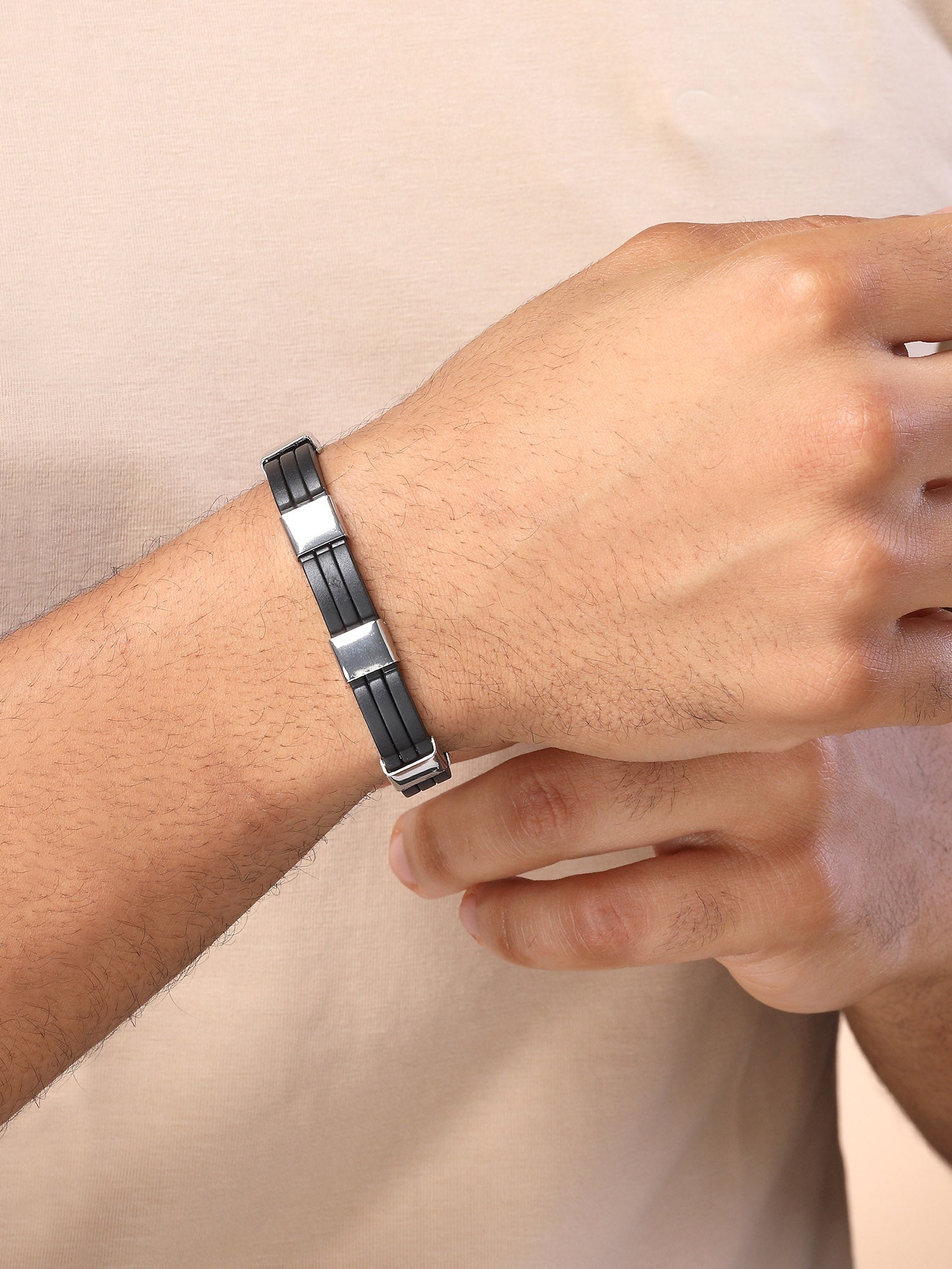 Bohey by KARATCART Silver Plated Interlinked Chain Bracelet