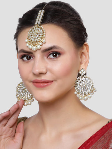 Karatcart Gold Plated White Pearl Beaded Kundan Earrings and Maangtikka Combo Set for Women