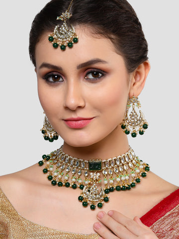 Karatcart Gold Plated Green Beads and Pearl Kundan Choker Necklace Set for Women