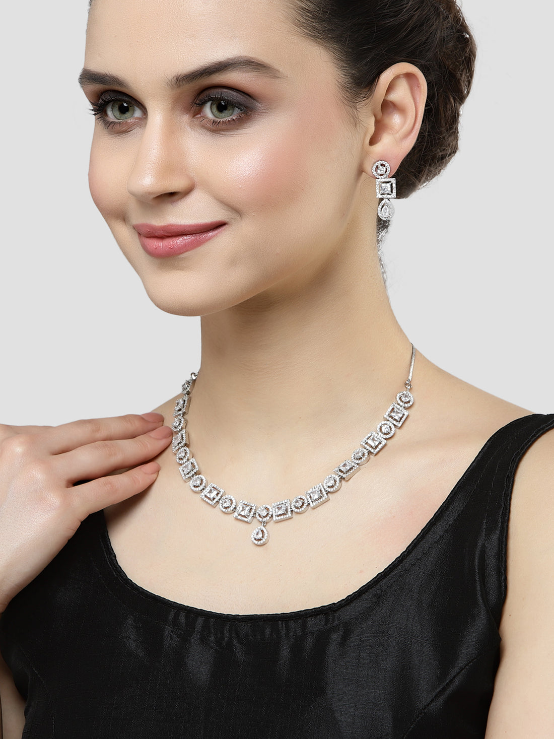 Karatcart Silver Tone White Cubic Zirconia Studded Necklace Set