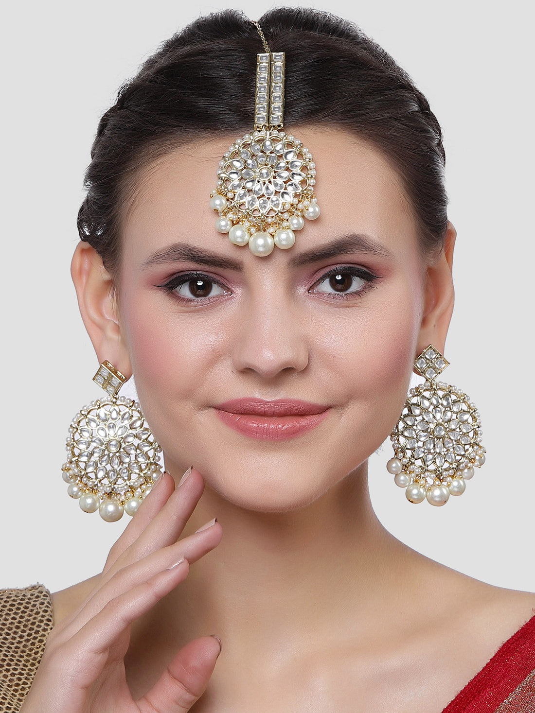 Karatcart Gold Plated White Pearl Beaded Kundan Earrings and Maangtikka Combo Set for Women