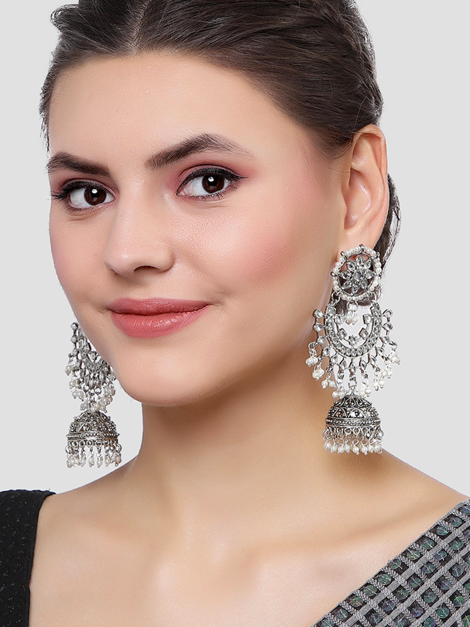 Karatcart Oxidised Silver Handcrafted Kundan Jhumki Earrings for Women - Image 1