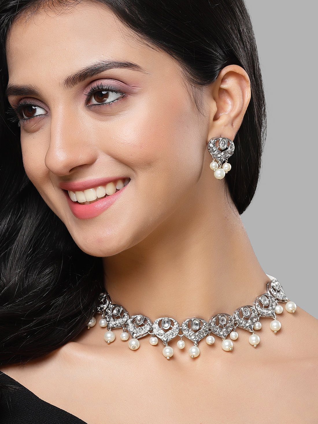 Karatcart Silver Plated Heart Shape Kundan and Pearl Studded Necklace Set for Women