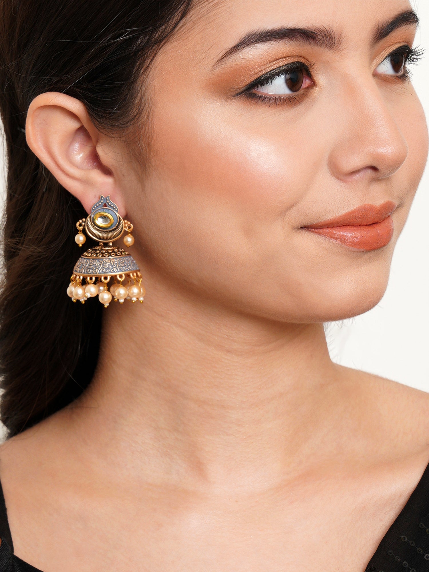 Karatcart Antique Gold Plated Polki Kundan Studded Grey Meena Jhumki Earrings for Women - view 2