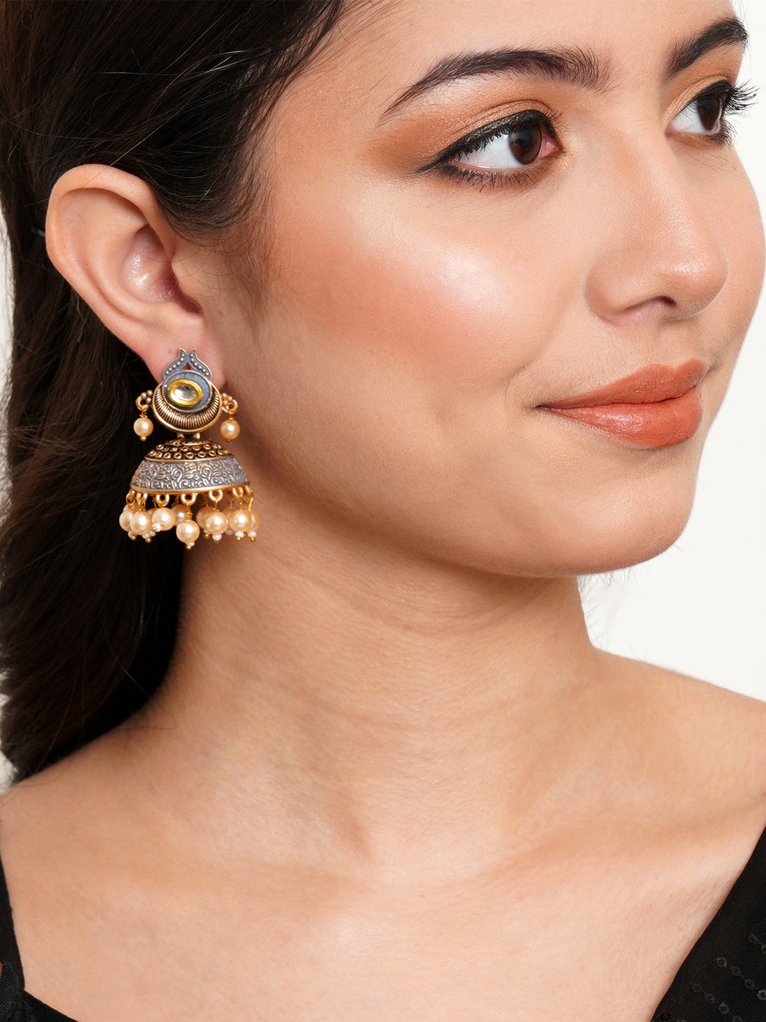 Karatcart Antique Gold Plated Polki Kundan Studded Grey Meena Jhumki Earrings for Women