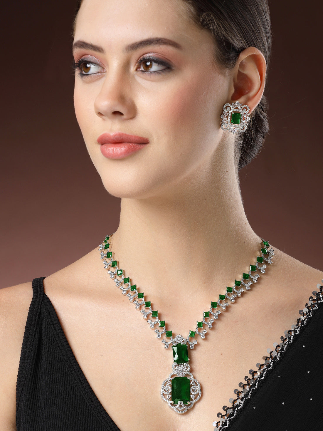 Karatcart Silver Tone Green Cubic Zirconia Studded Necklace Set for Women