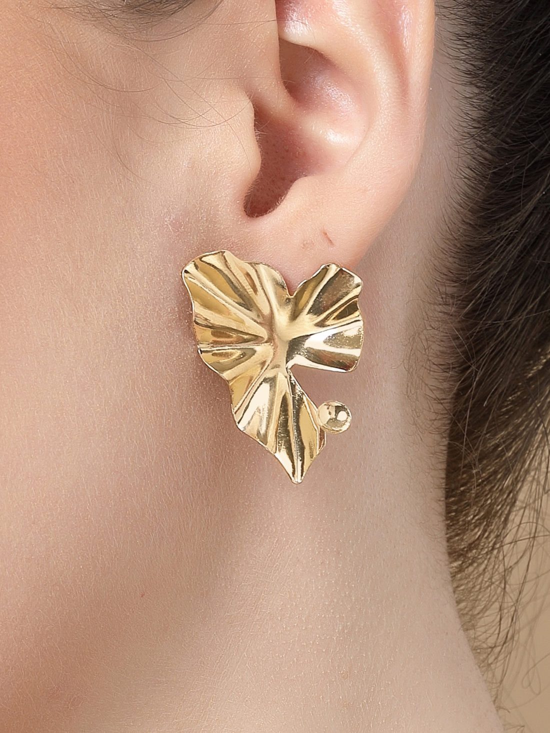 Bohey by KARATCART Gold Plated Heart Shape Studs