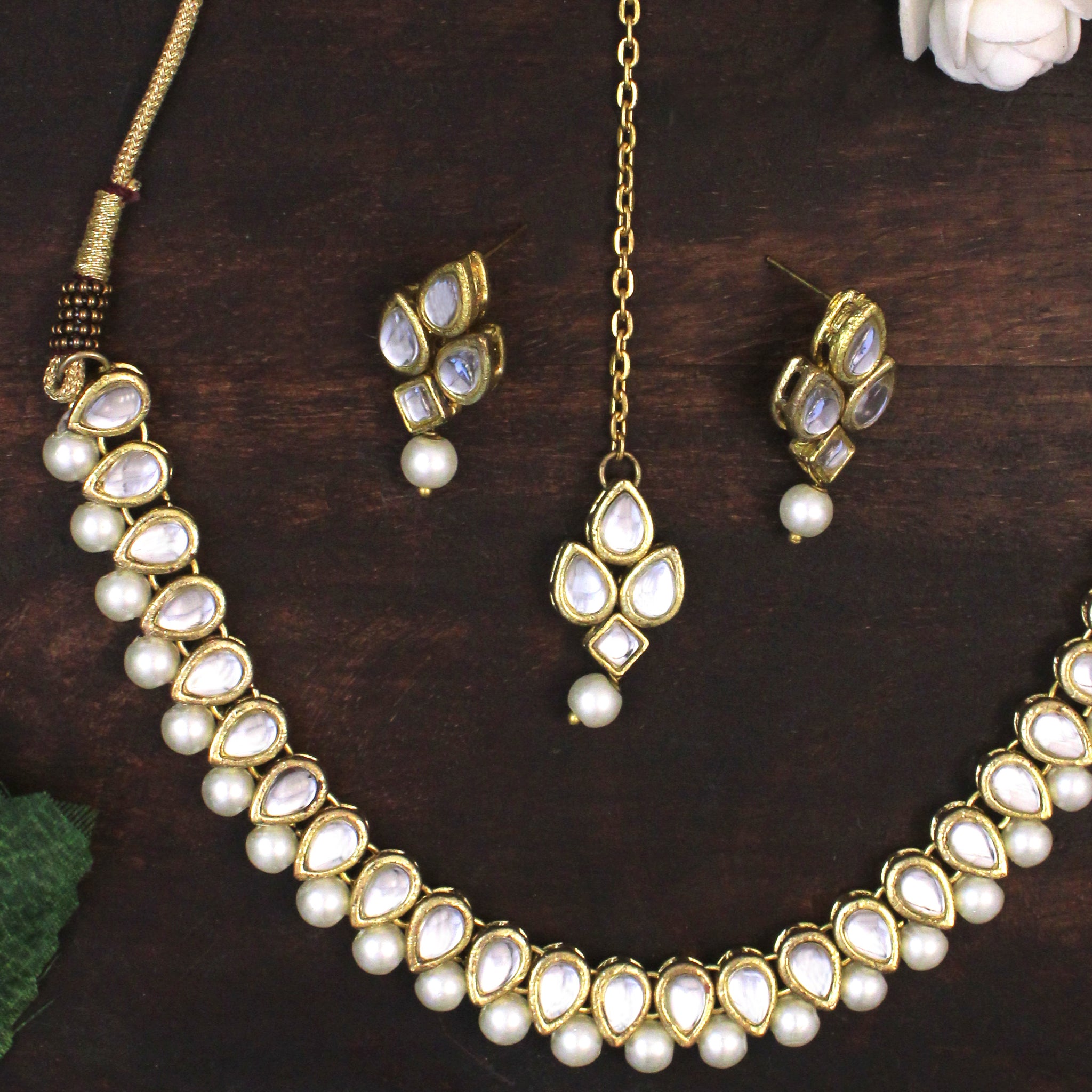 Karatcart Gold-Plated Handcrafted Kundan & Pearl Beaded Studded Necklace Set