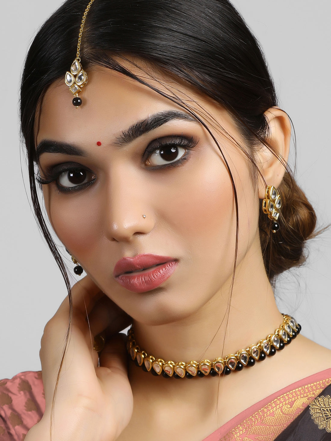 Karatcart Gold-Plated Handcrafted Kundan & Black Beads Studded Choker Necklace Set