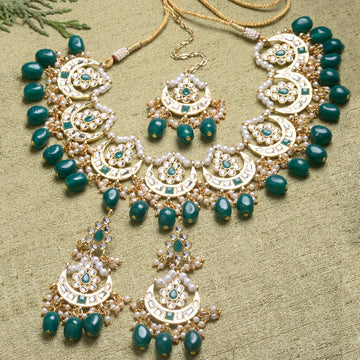 Karatcart Gold Plated Green Tumble Kundan Choker Necklace Setfor Women