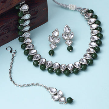 Karatcart Oxidised Silver Handcrafted Kundan & Green Beads Studded Necklace Setfor Women