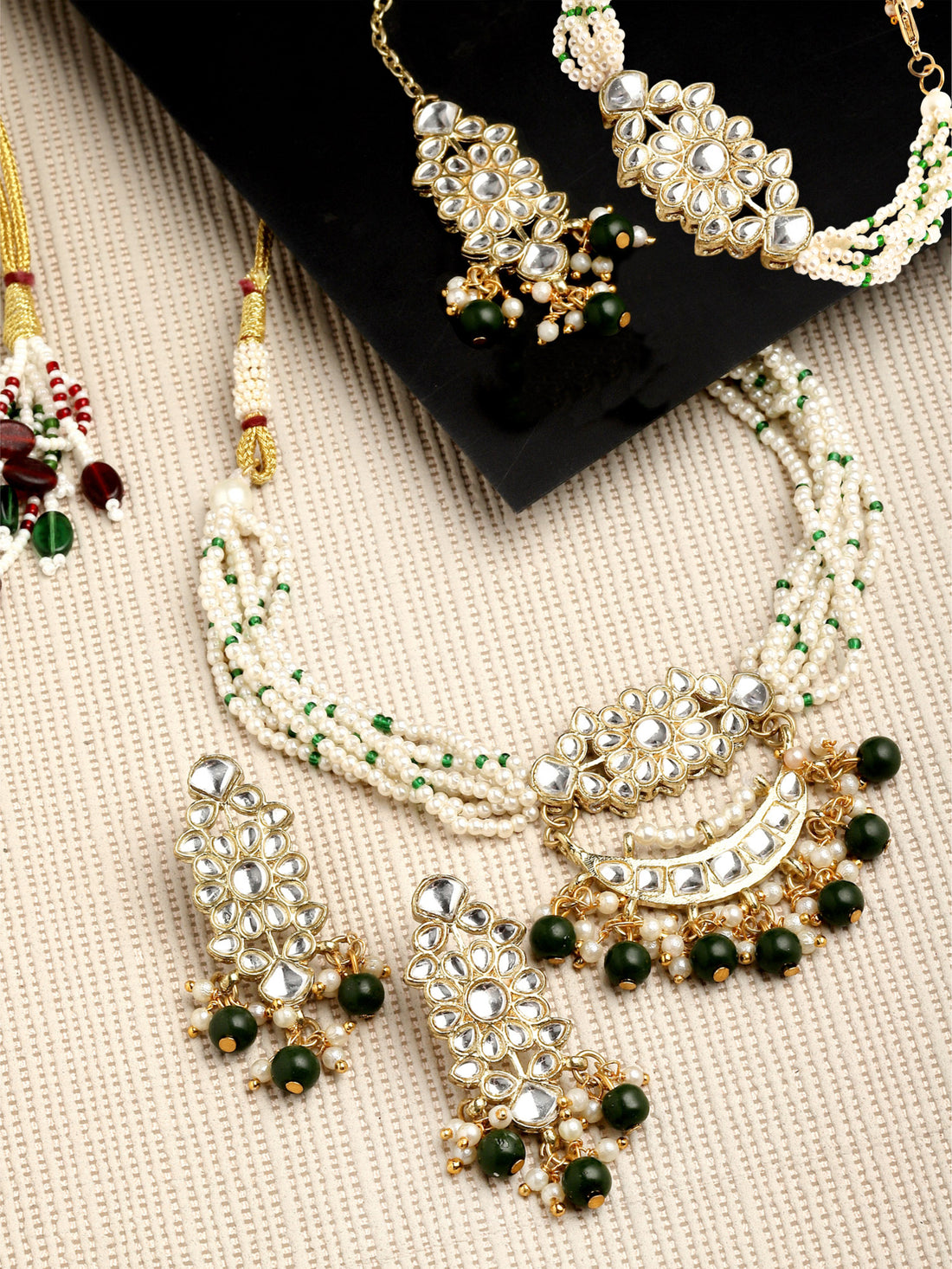 Karatcart Gold Plated Green Bead Studded Kundan Choker Neckalce Set with Bracelet