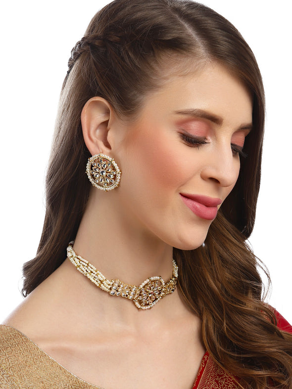 Karatcart Gold Plated Floral Pearl Beaded Choker Necklace Set
