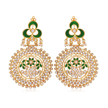 Karatcart Kundan Earrings with Green Meena