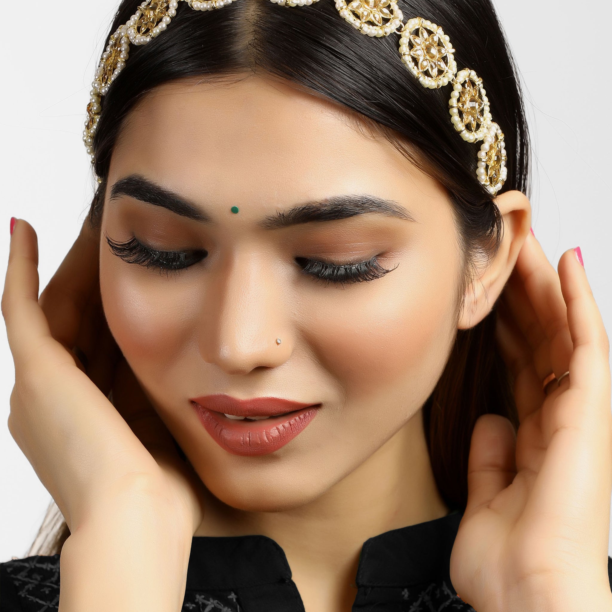Golden Kundan-Studded Handcrafted Hairband